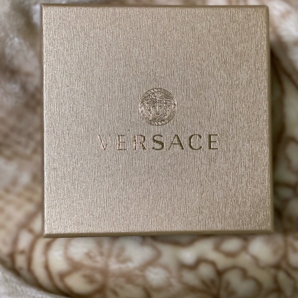 Versace - Picture 11 of 12